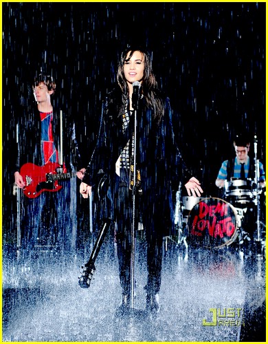 demi-lovato-696.jpg