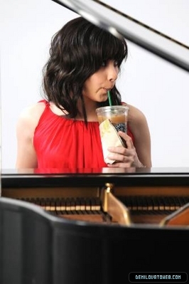 normal_demi-lovato-0016.jpg