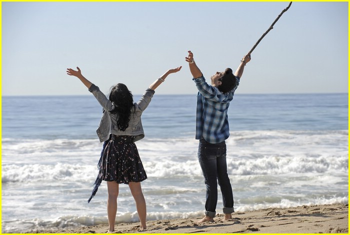 joe-jonas-demi-lovato-sing-oceans-11.jpg