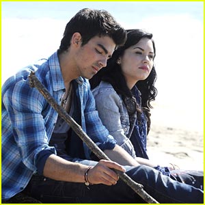joe-jonas-demi-lovato-wave.jpg