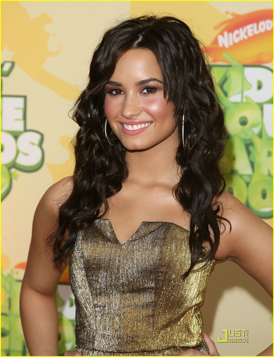 demi-lovato-kids-choice-awards-02.jpg